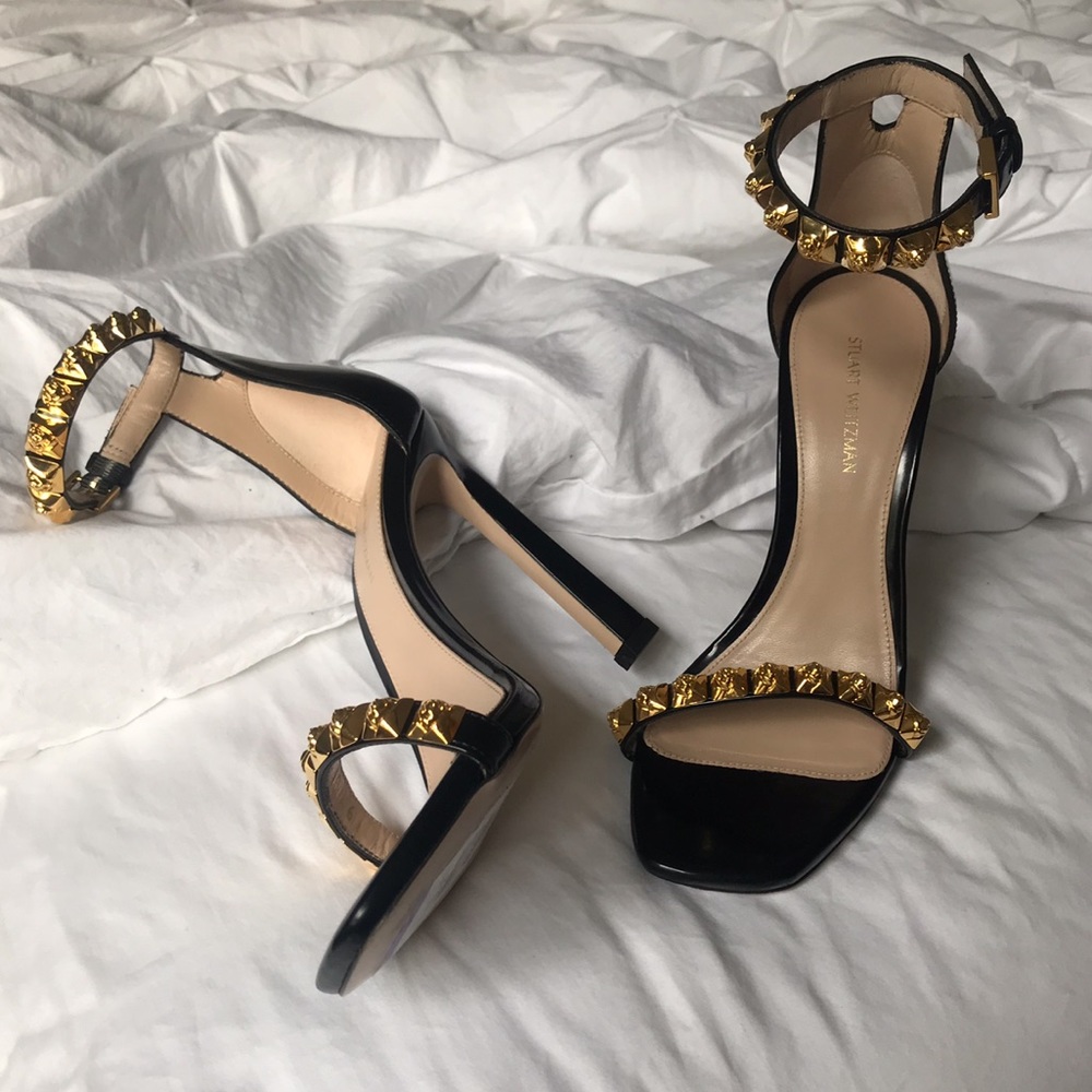 Stuart Weitzman- Rosist Leather Studded Sandal🌹